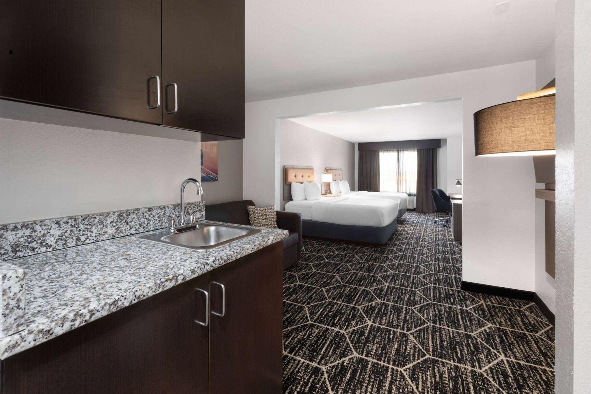 La Quinta Inn & Suites By Wyndham Меридиан Экстерьер фото